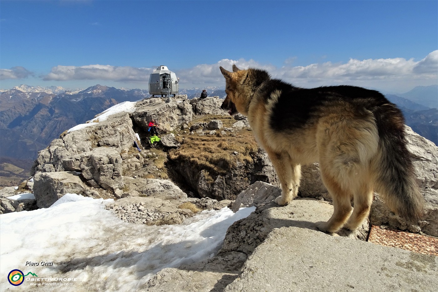 62 In vetta alla Grignetta (2177 m).JPG